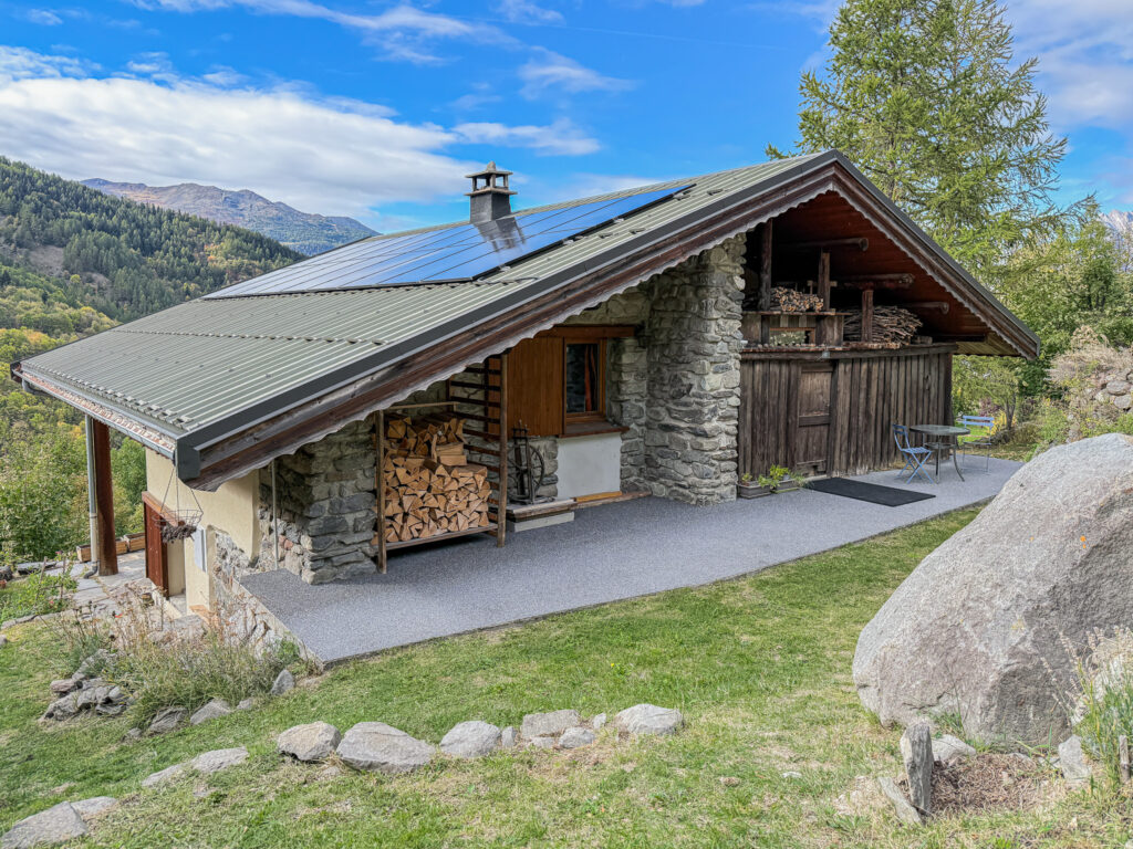 CHALET TRADITIONNEL DE CARACTÈRE À VALMEINIER CHARME AUTHENTIQUE ET VUE IMPRENABLE SUR LES MONTAGNES